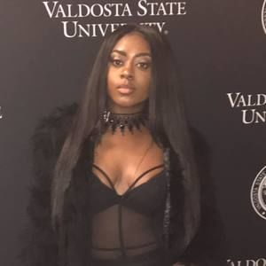 Meet your Posher, Prisca